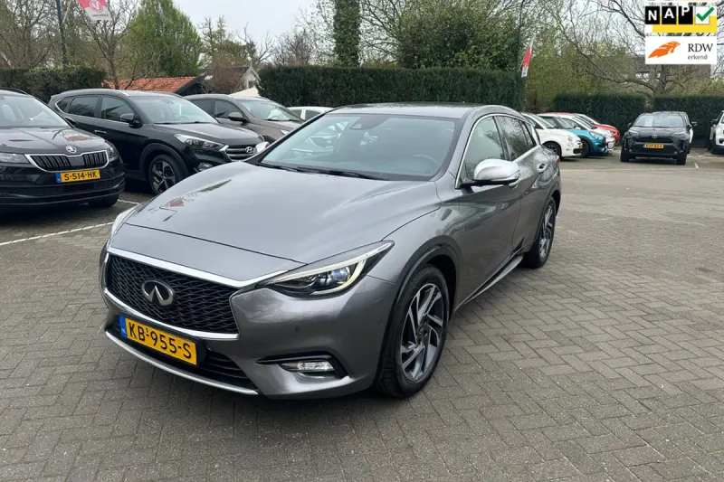 Infiniti Q30 (2016)