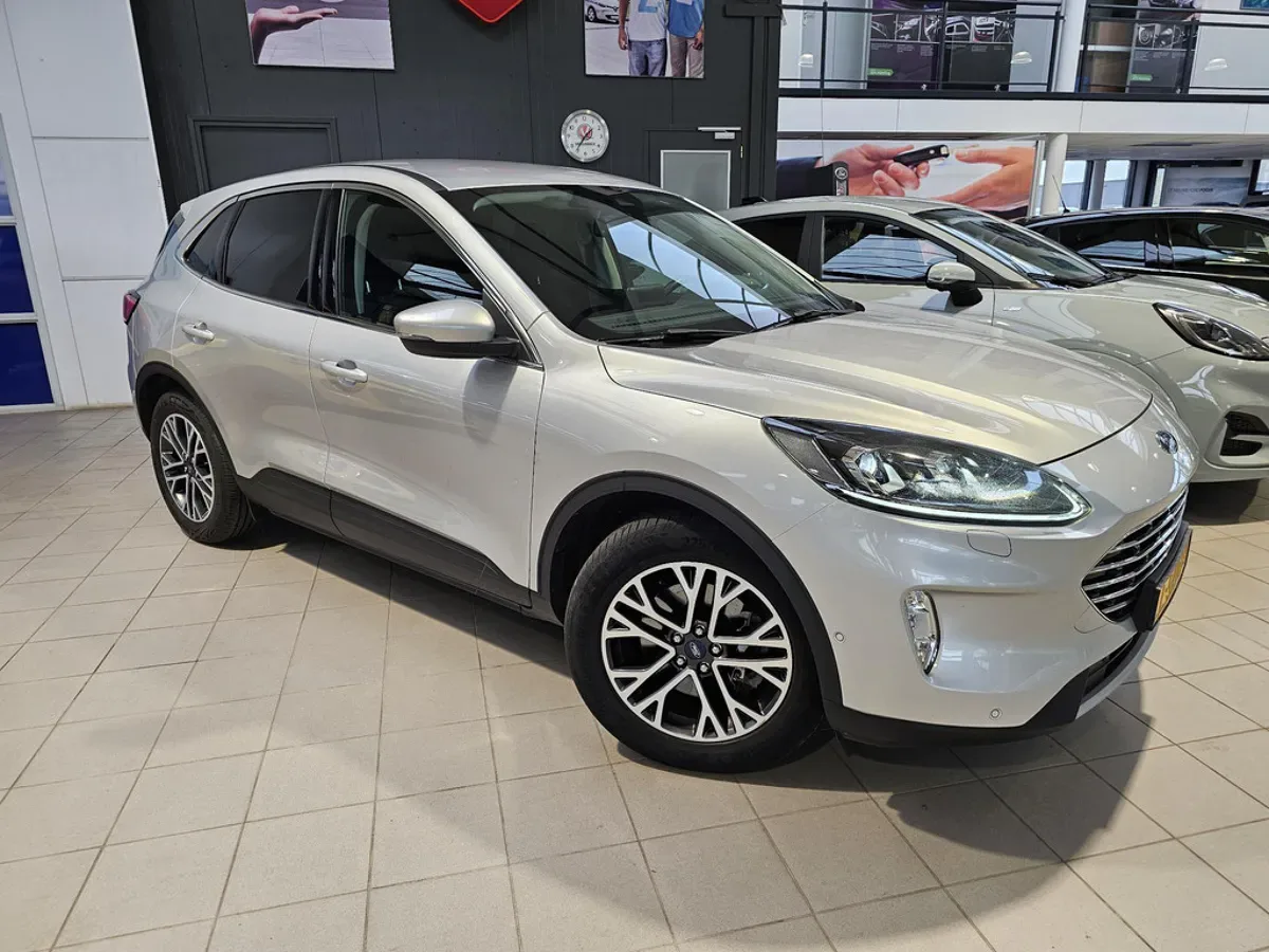 Ford Kuga (2021) — foto 1