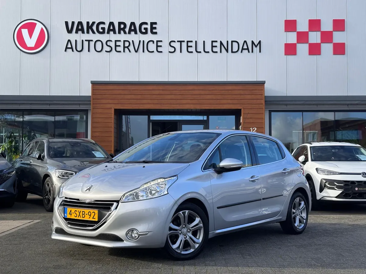 Peugeot 208 (2014) — foto 1