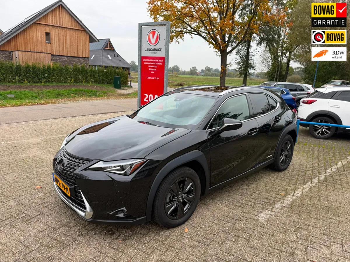 Lexus UX (2019) — foto 1