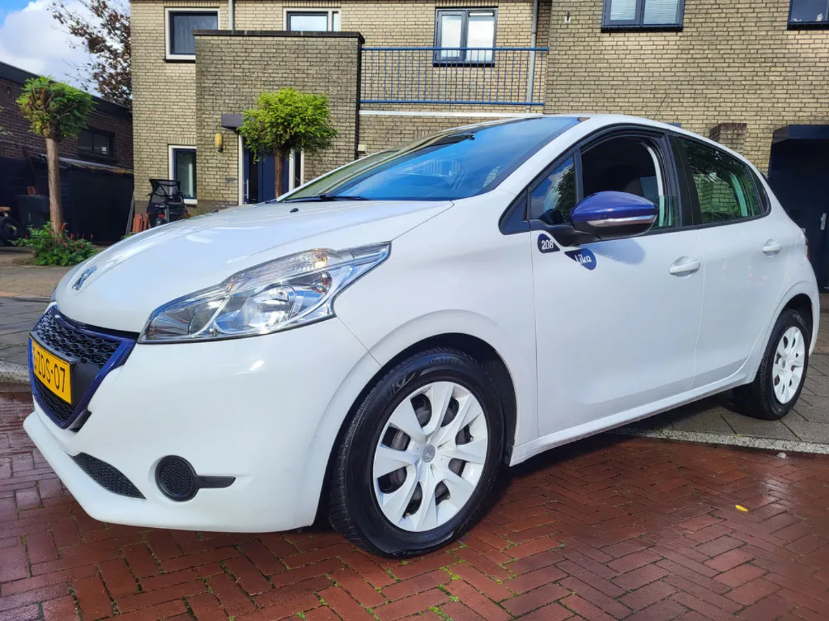 Peugeot 208 (2014) — foto 1