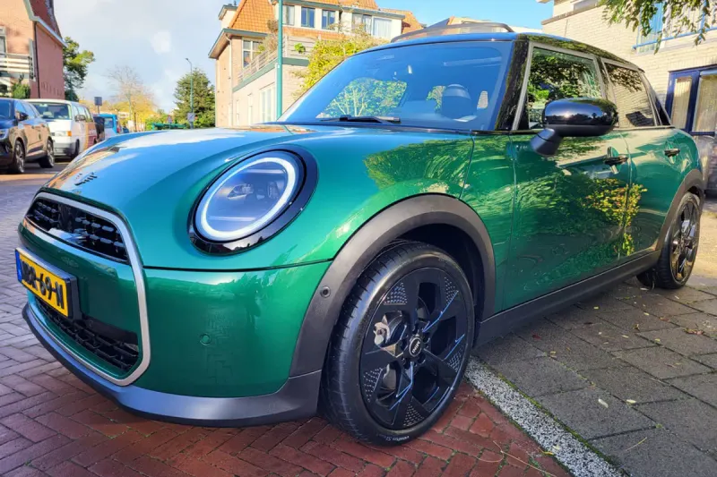 MINI Cooper (2024)