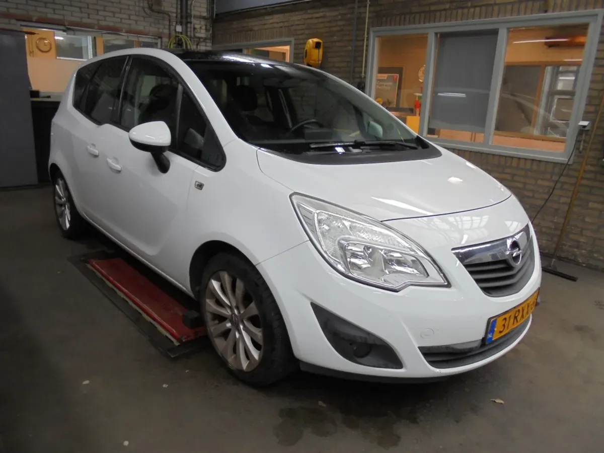 Opel Meriva (2011) — foto 1