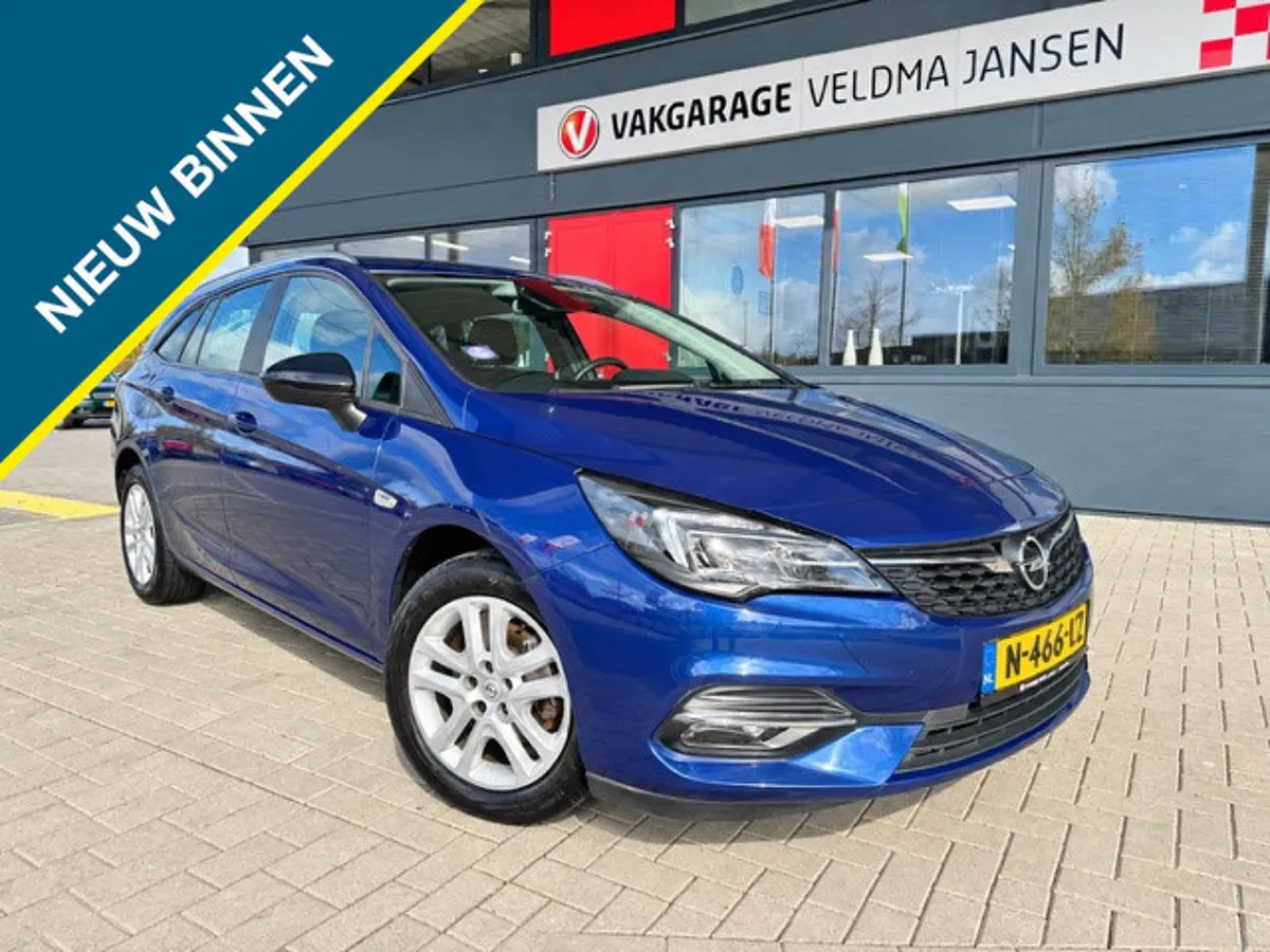 Opel Astra (2022) — foto 1