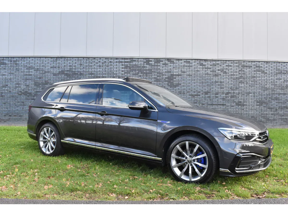 Volkswagen Passat (2020) — foto 1