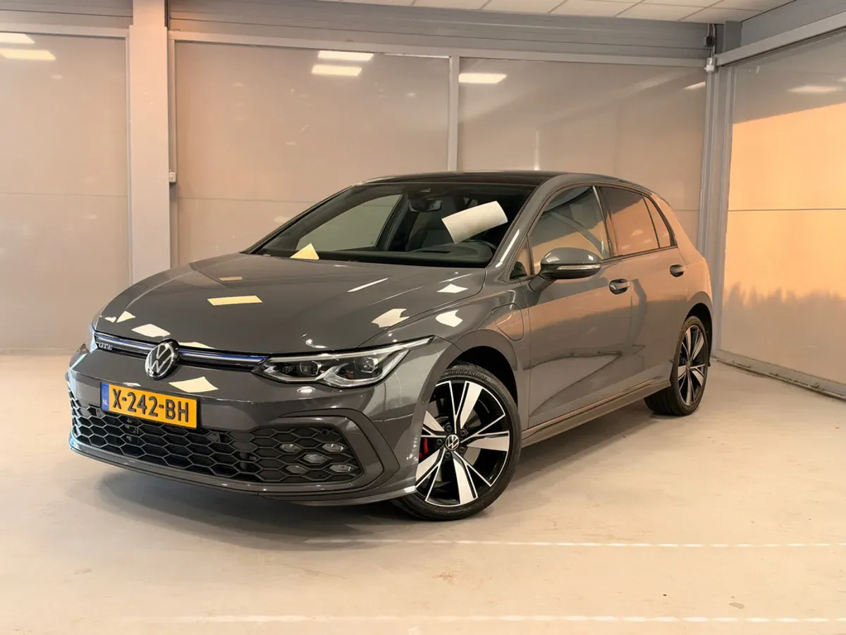 Volkswagen Golf (2023) — foto 1