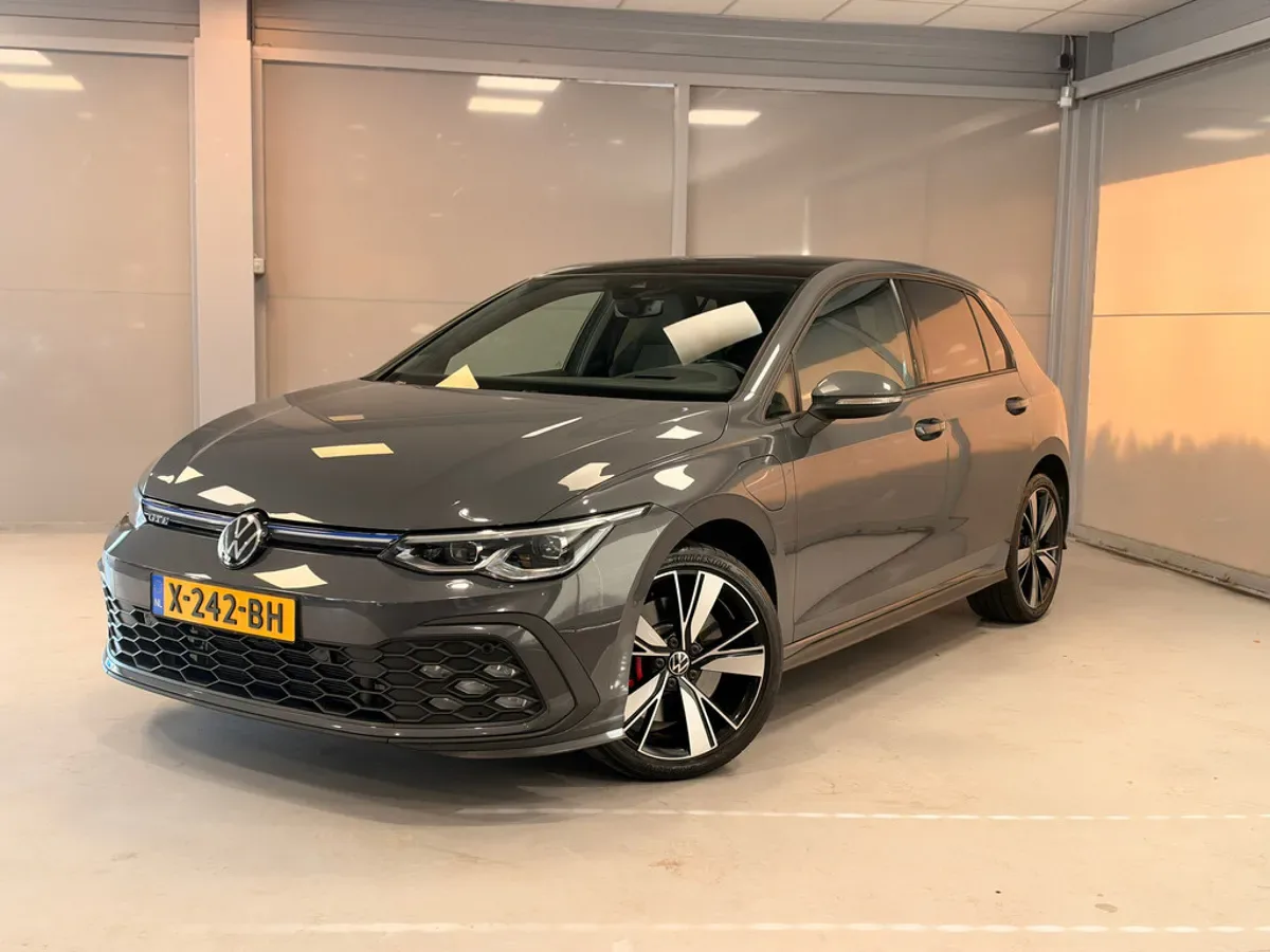 Volkswagen Golf (2023) — foto 1