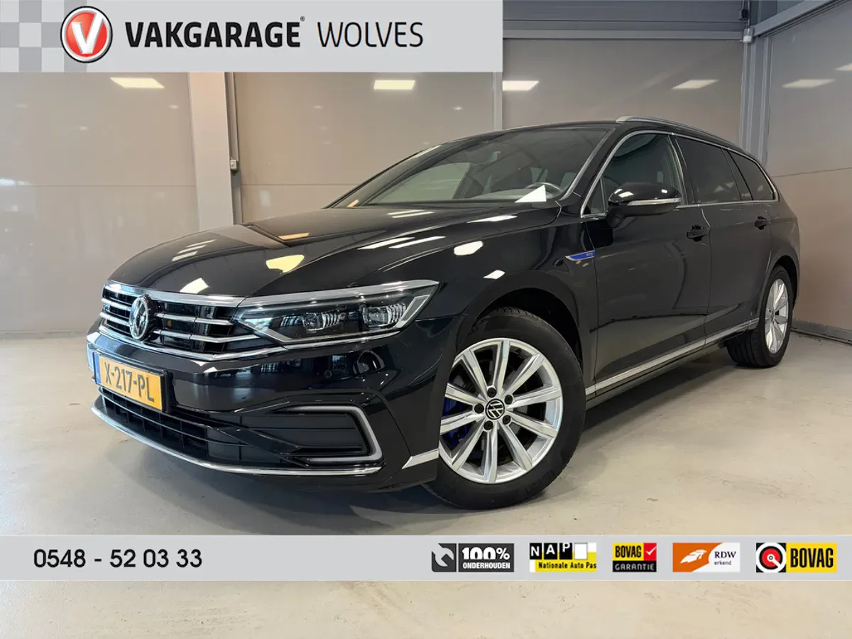 Volkswagen Passat (2023) — foto 1