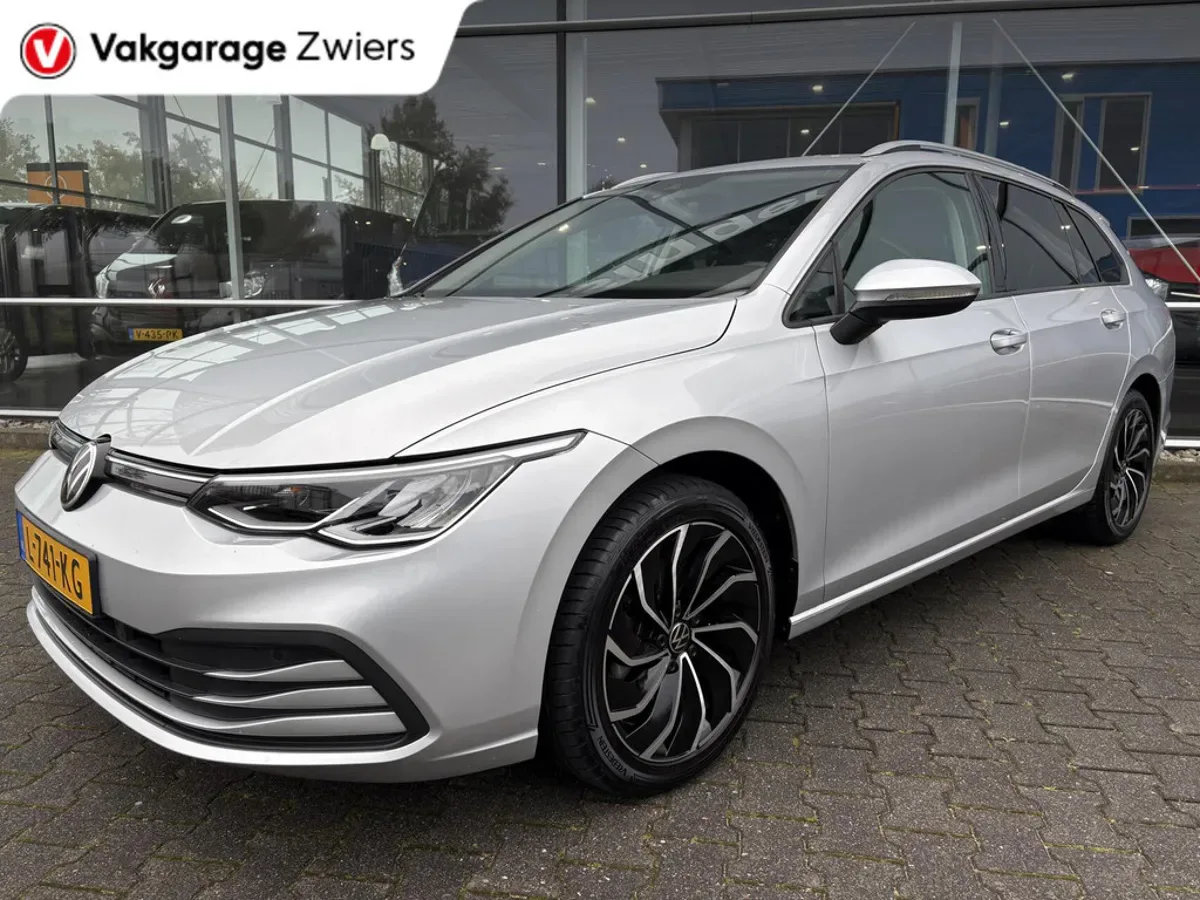 Volkswagen Golf (2021) — foto 1