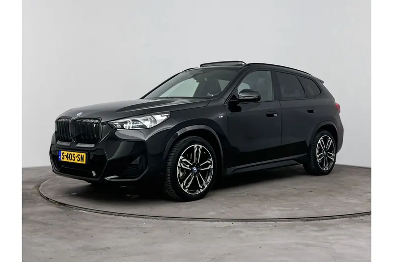 BMW iX1 (2023)