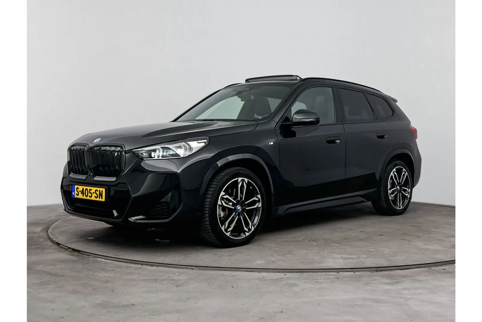 BMW iX1 (2023) — foto 1