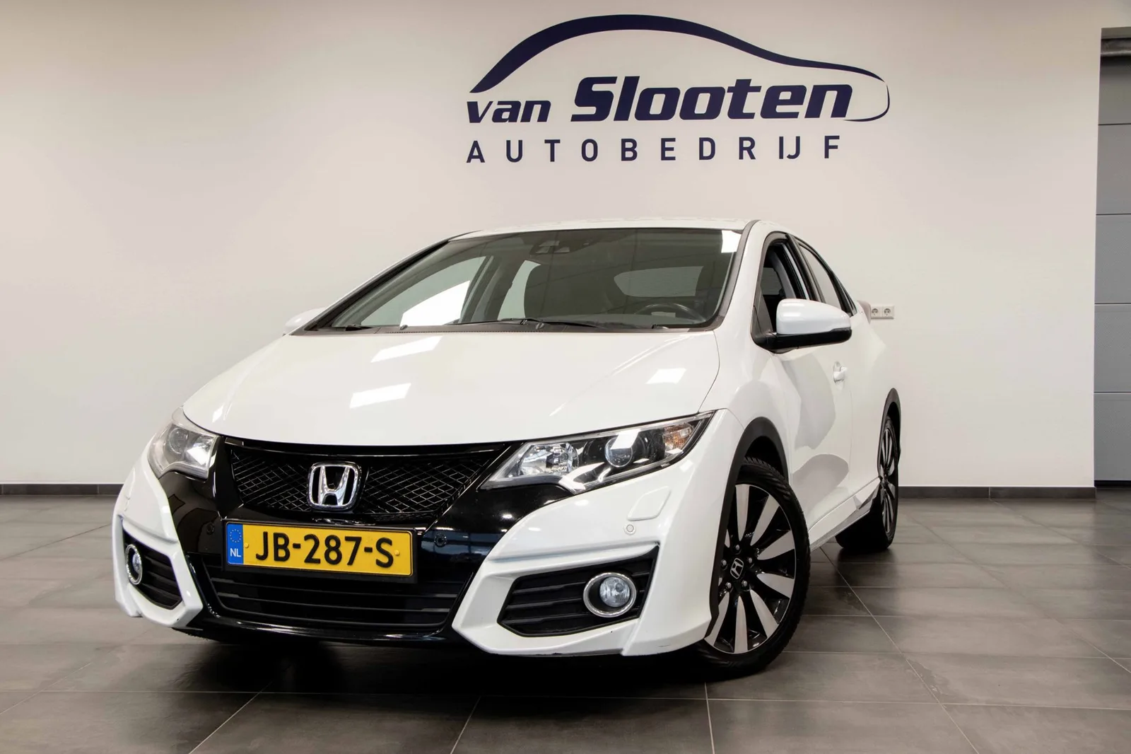 Honda Civic (2016) — foto 1