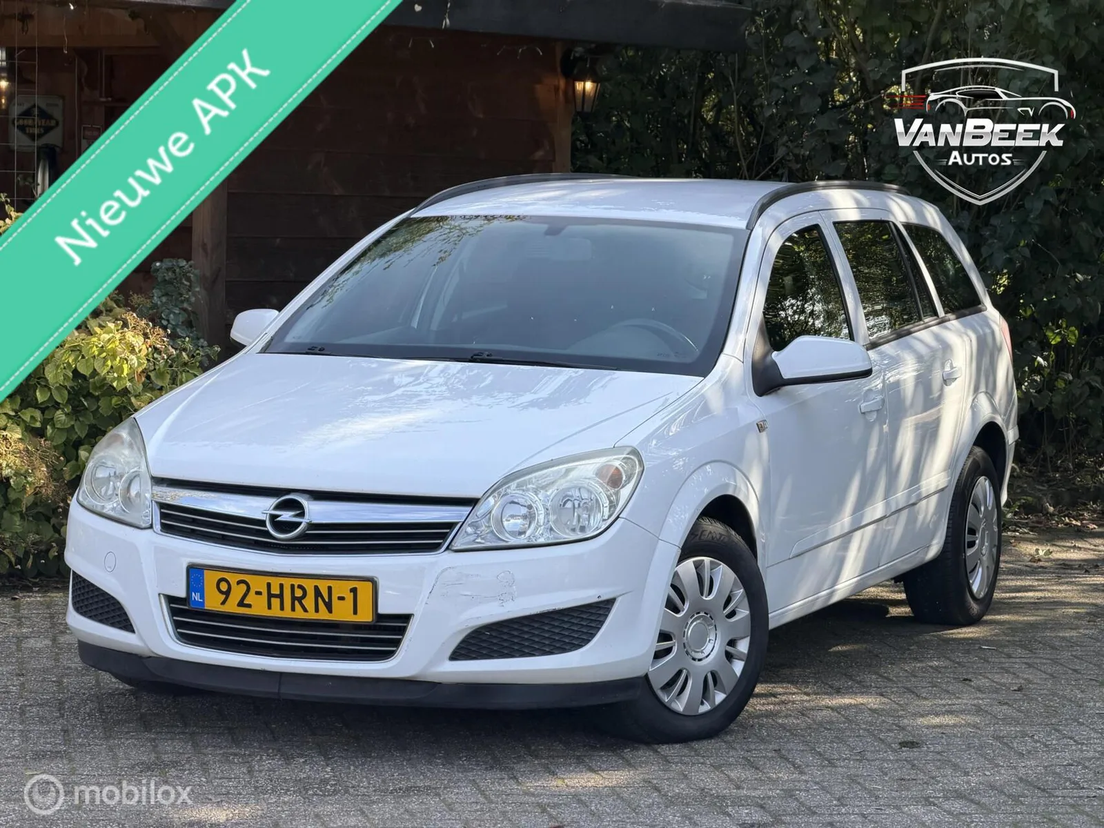 Opel Astra (2009) — foto 1
