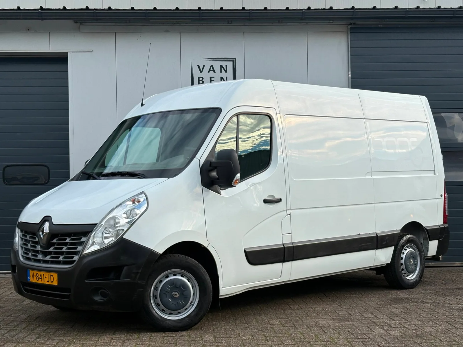 Renault Master (2017) — foto 1