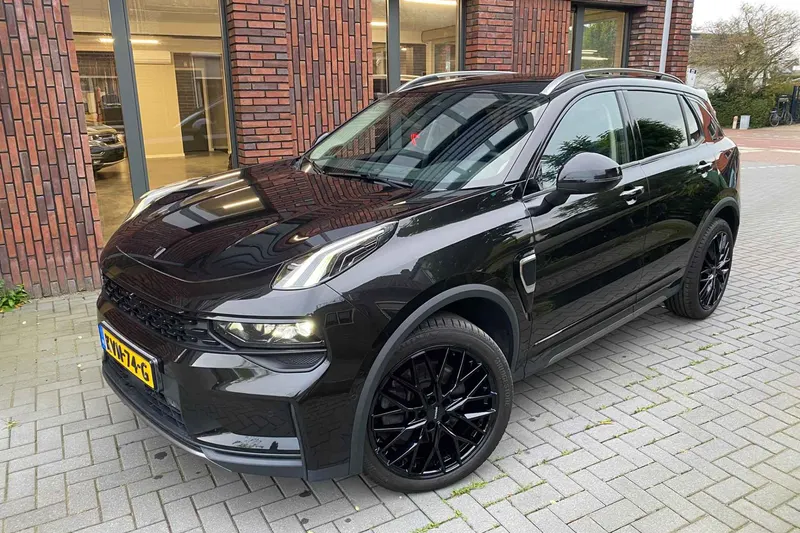 Lynk & Co 01 (2023)