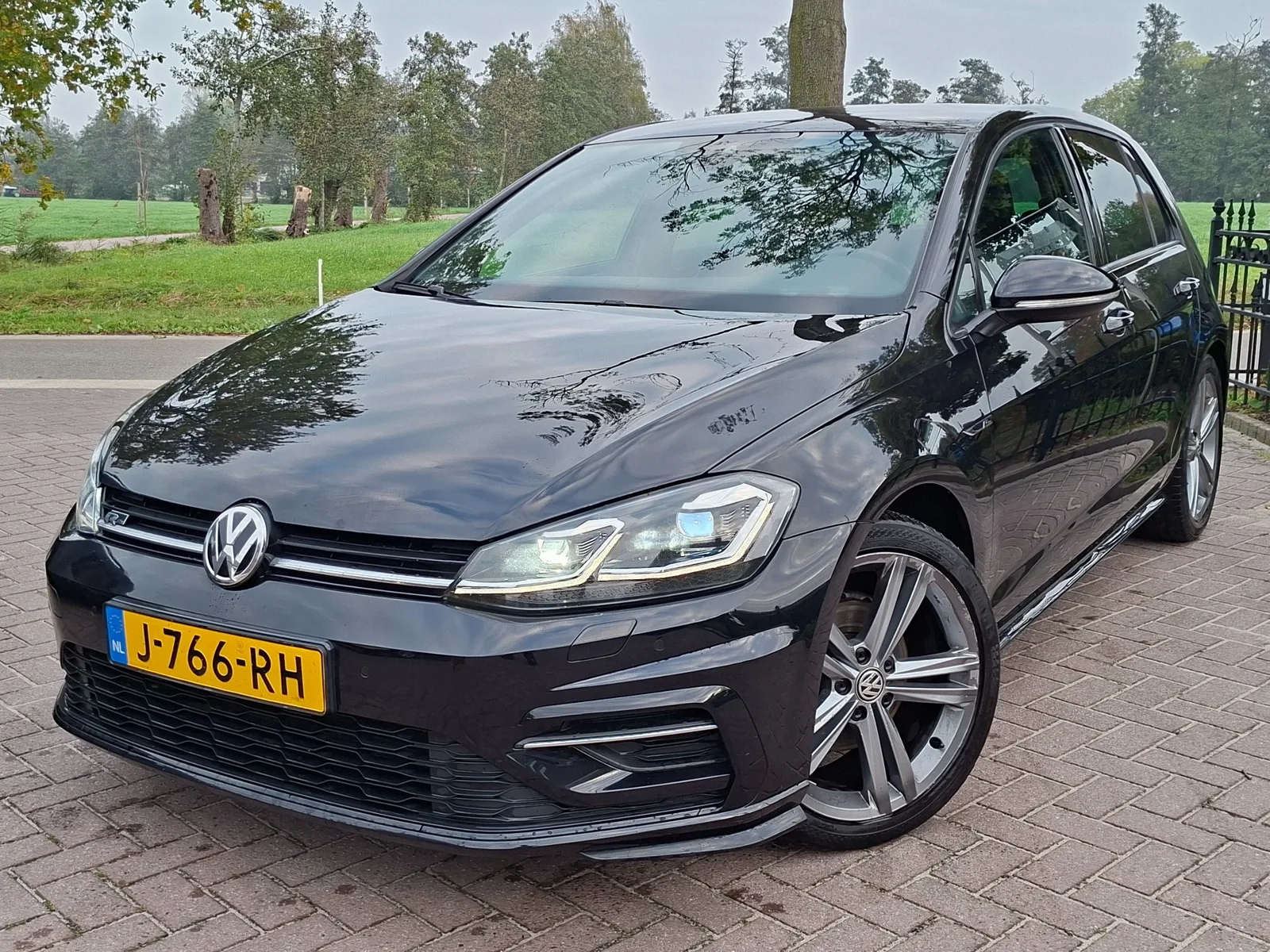 Volkswagen Golf (2019) — foto 1