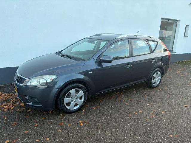 Kia Ceed (2011) — foto 1
