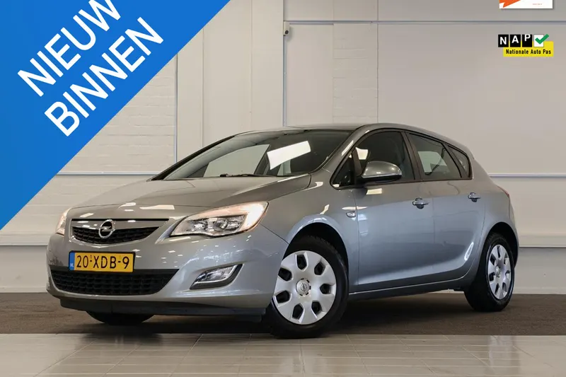 Opel Astra (2012)