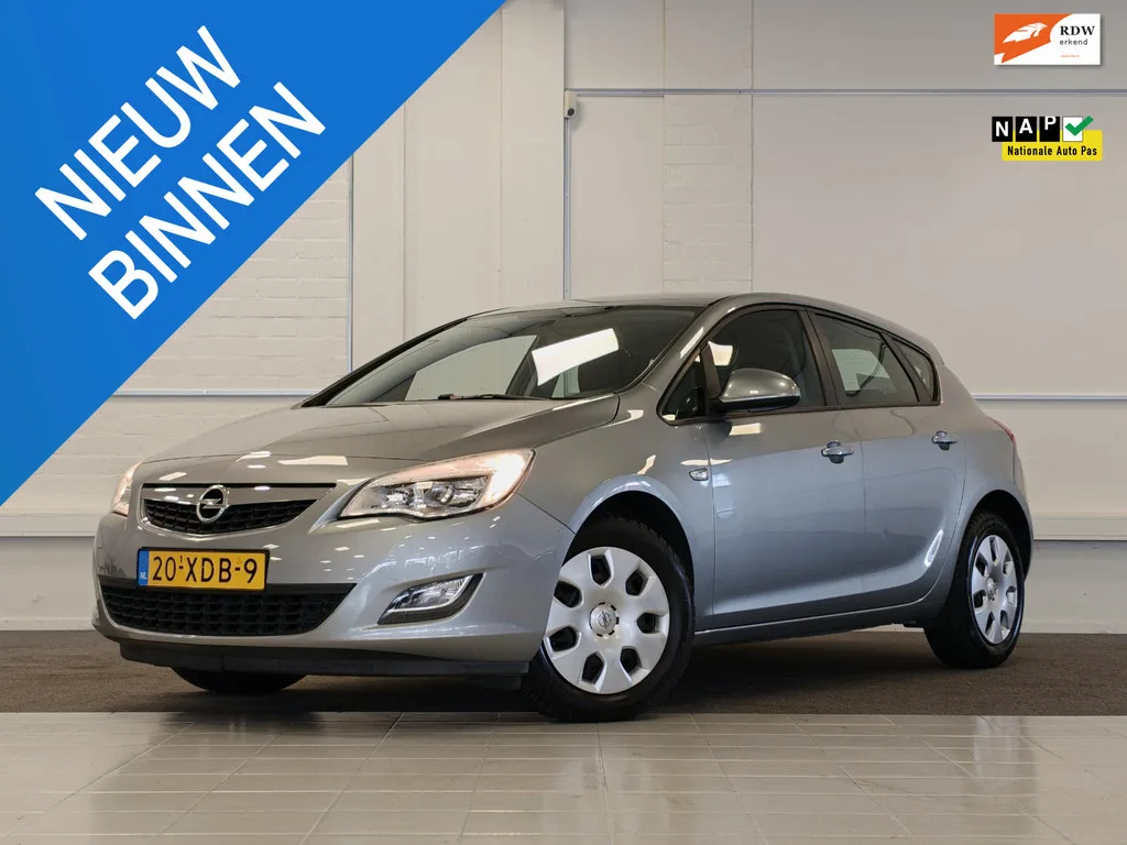 Opel Astra (2012) — foto 1