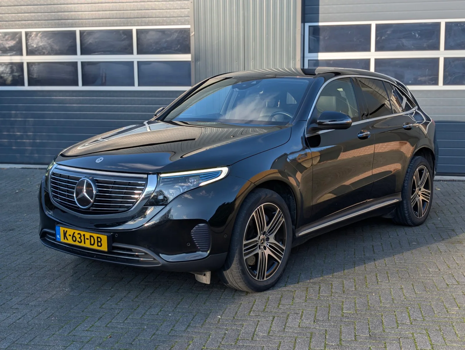 Mercedes-Benz EQC (2020) — foto 1