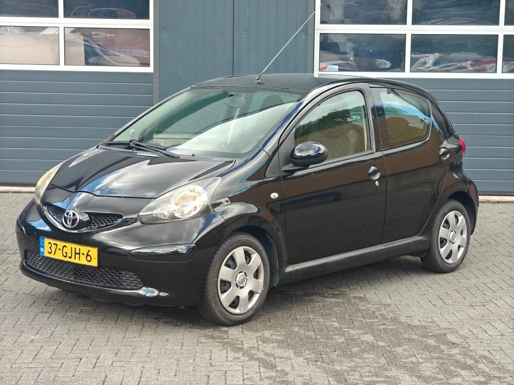 Toyota Aygo (2008) — foto 1