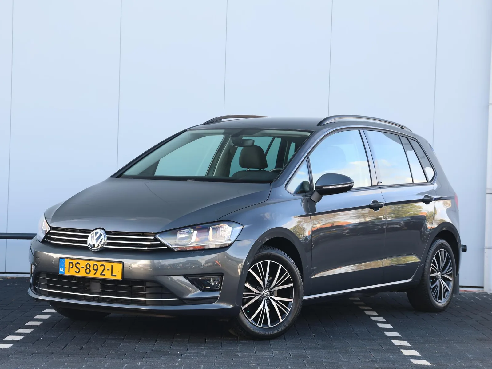 Volkswagen Golf Sportsvan (2017) — foto 1