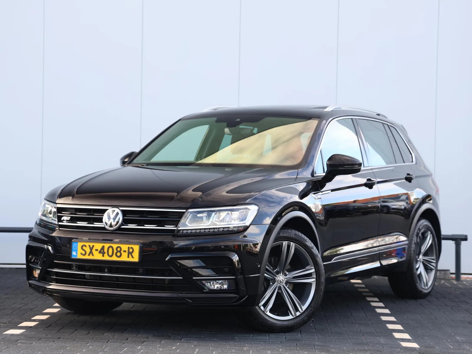 Volkswagen Tiguan (2018) — foto 1