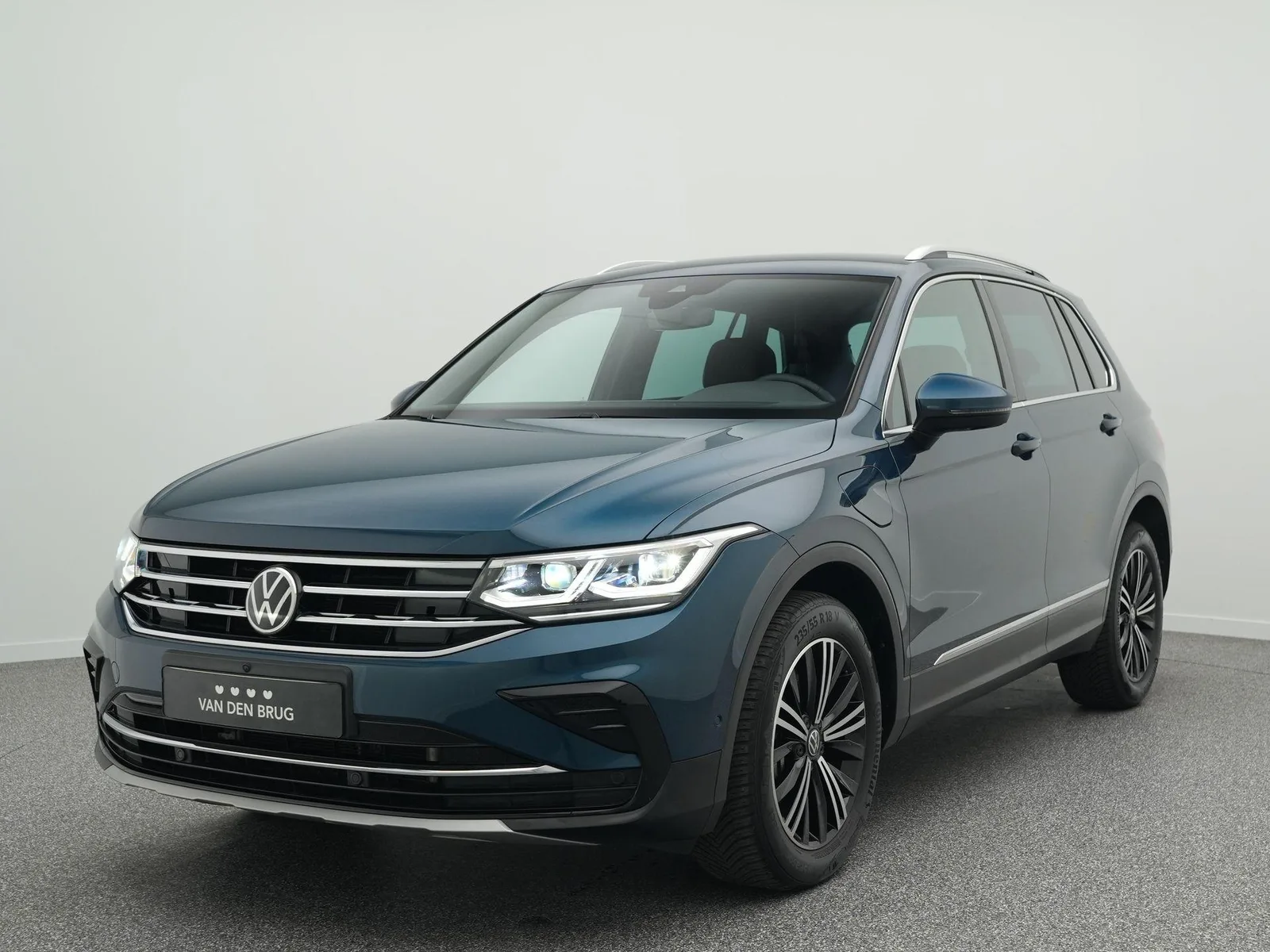 Volkswagen Tiguan (2021) — foto 1