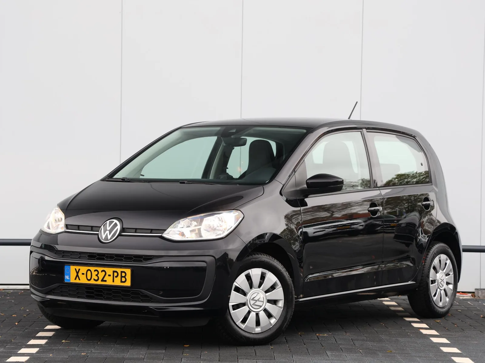Volkswagen Up! (2024) — foto 1