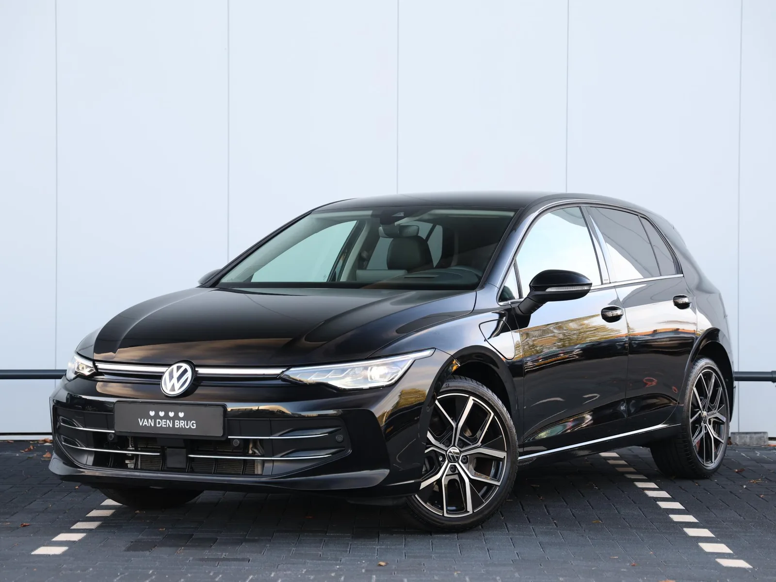 Volkswagen Golf (2025) — foto 1