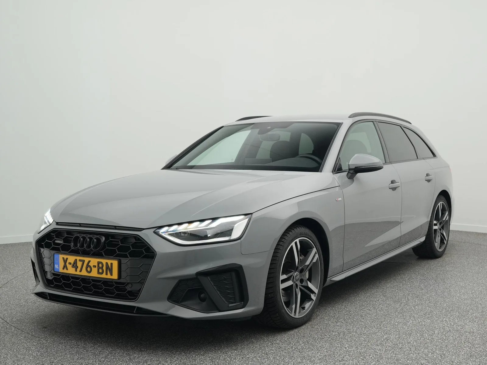 Audi A4 (2023) — foto 1