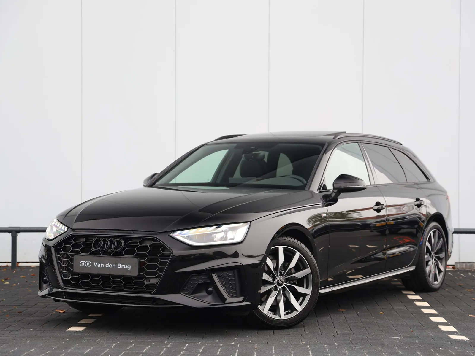 Audi A4 (2023) — foto 1