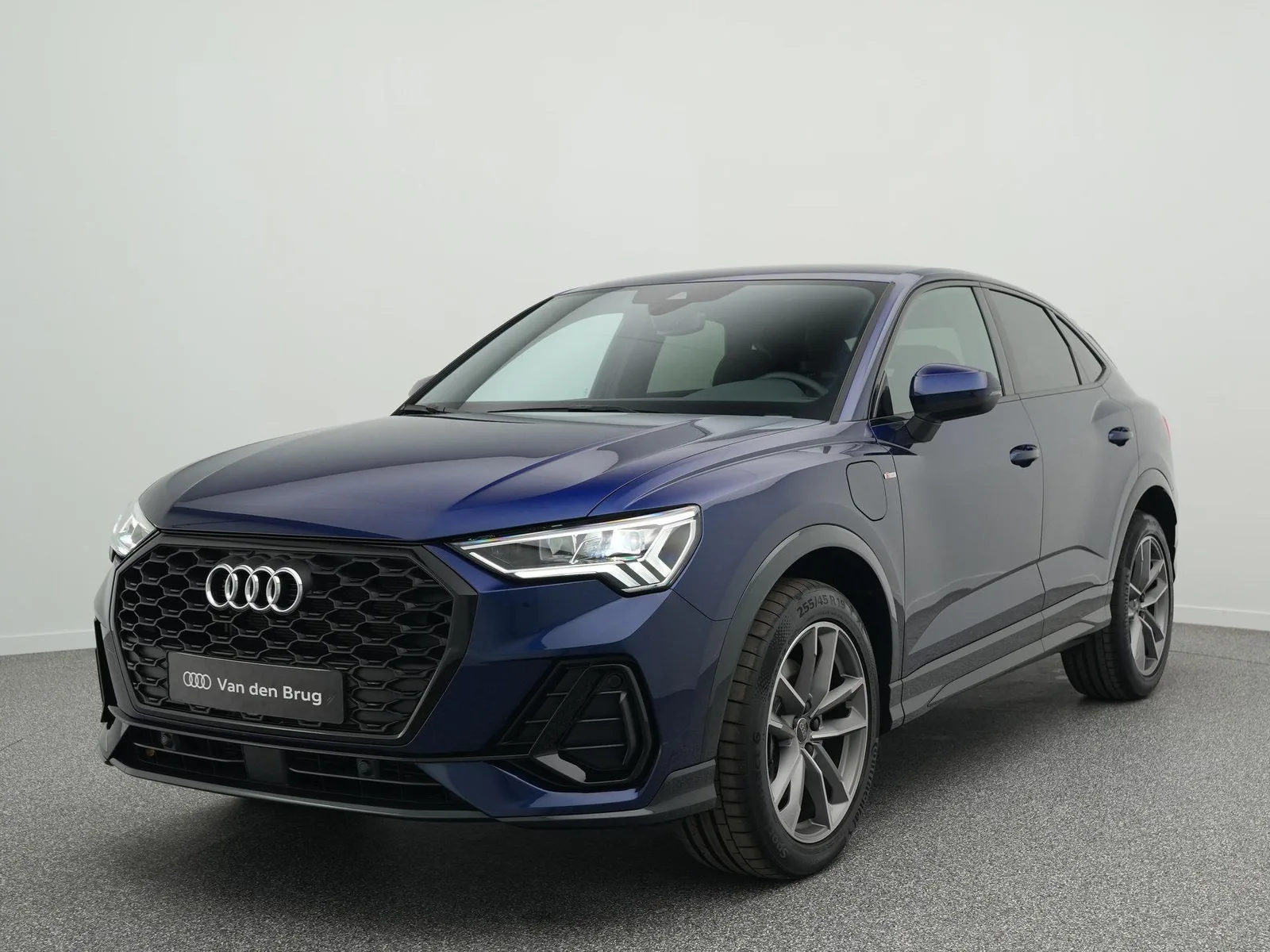 Audi Q3 Sportback (2023) — foto 1