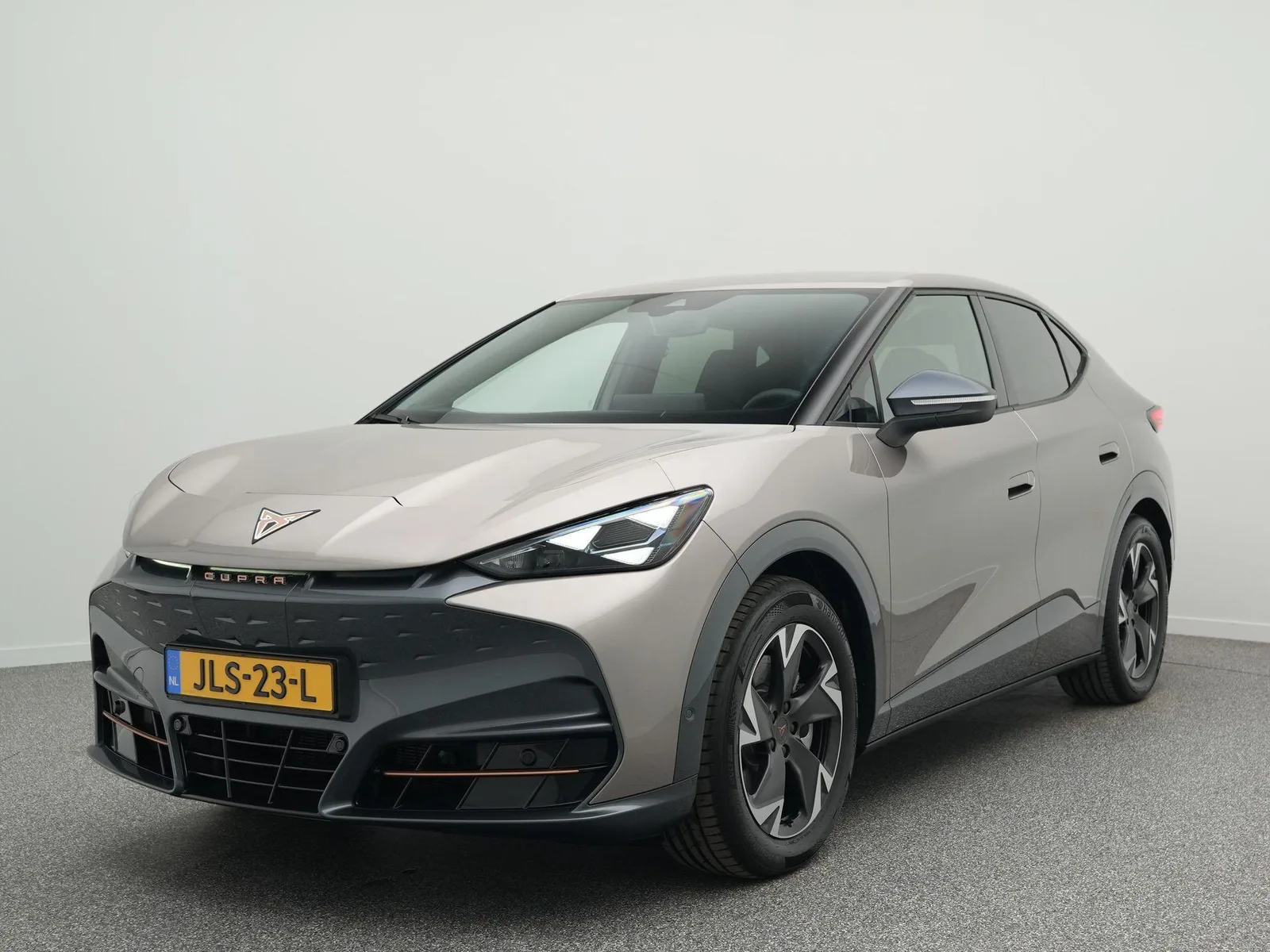 CUPRA Tavascan (2025) — foto 1
