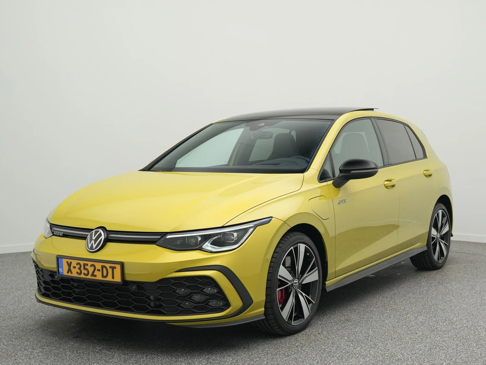 Volkswagen Golf (2022) — foto 1