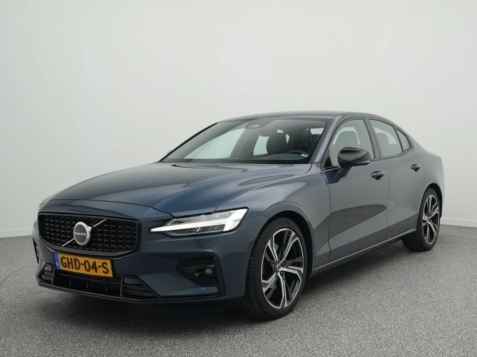 Volvo S60 (2024) — foto 1