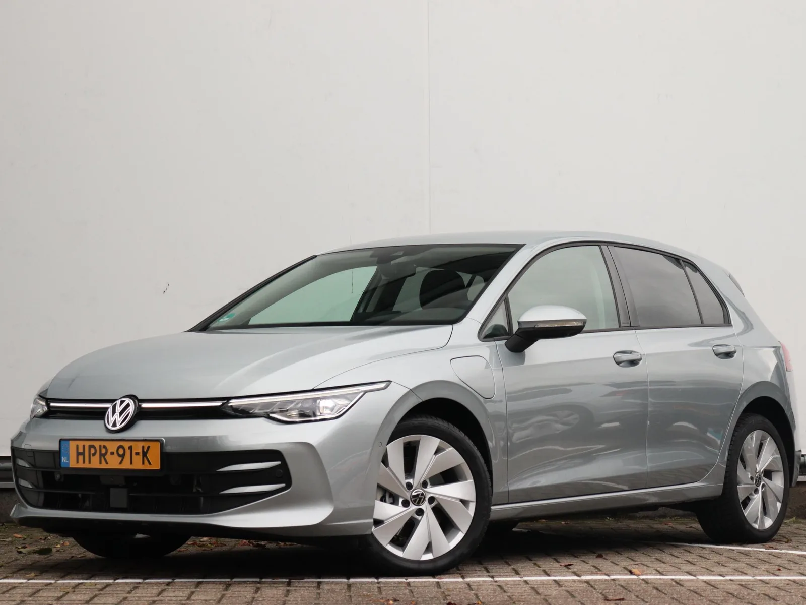 Volkswagen Golf (2025) — foto 1