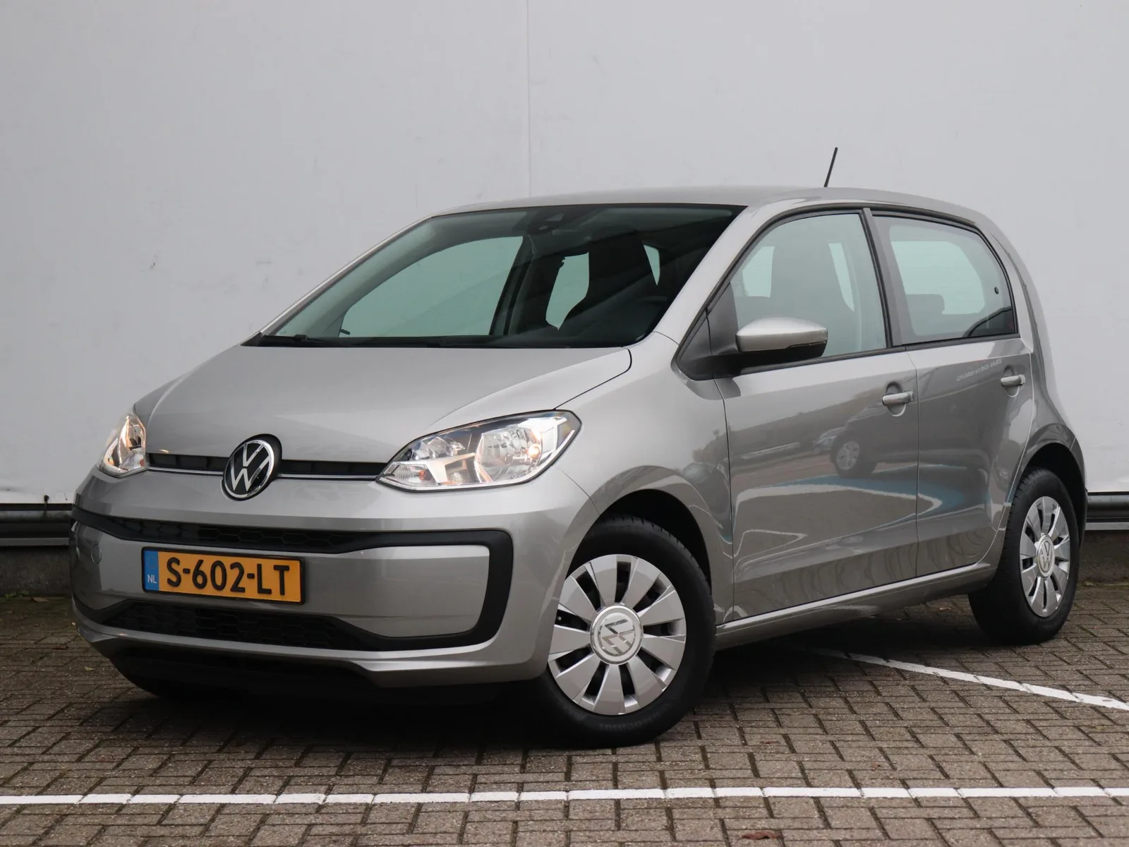 Volkswagen Up! (2023) — foto 1