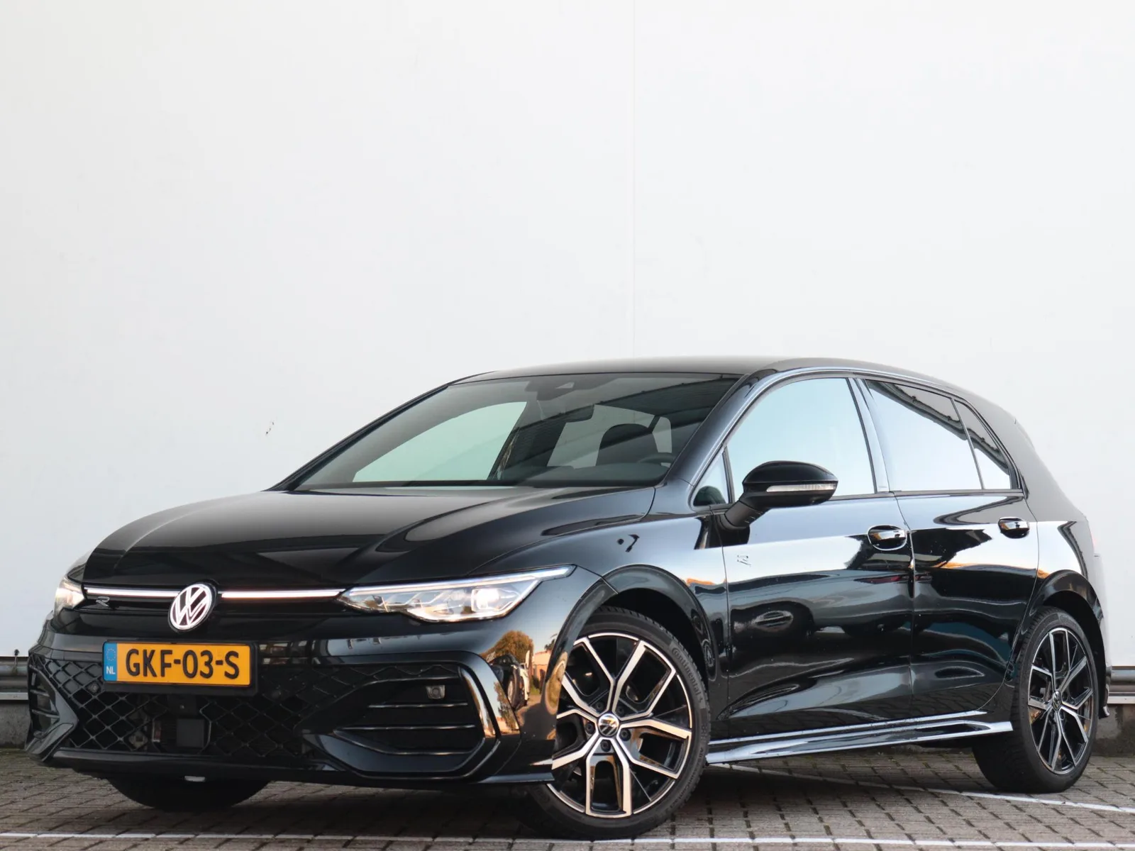 Volkswagen Golf (2024) — foto 1