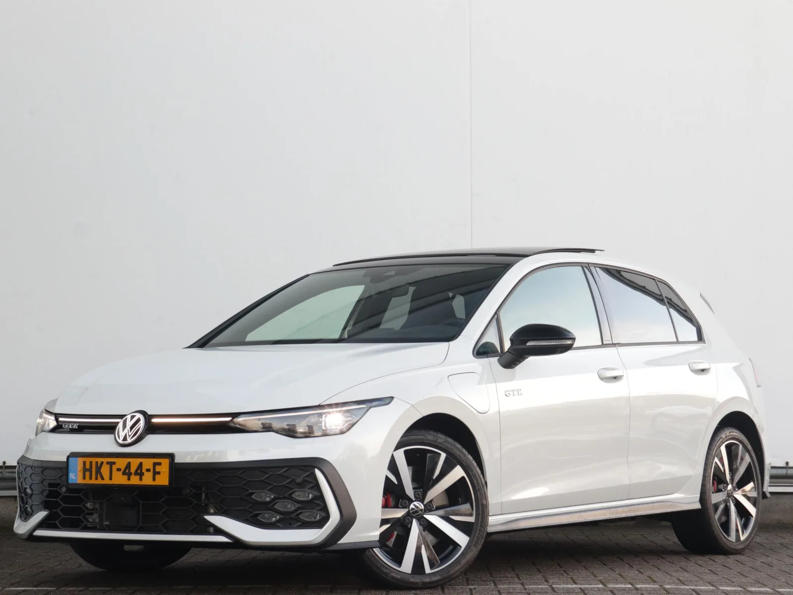 Volkswagen Golf (2025) — foto 1