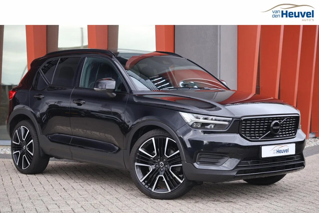 Volvo XC40 (2022) — foto 1