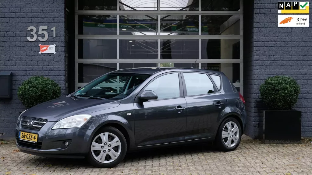 Kia Ceed (2009) — foto 1