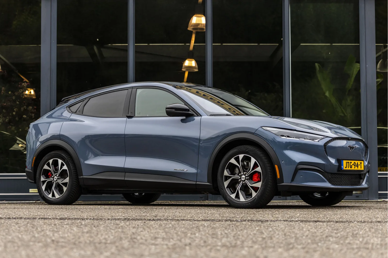 Ford Mustang Mach-E (2024) — foto 1