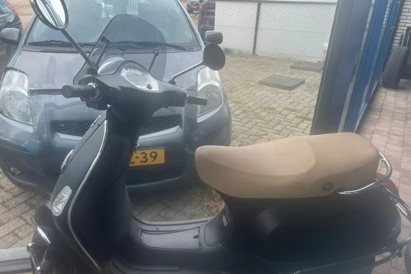 Vespa LX (2009)