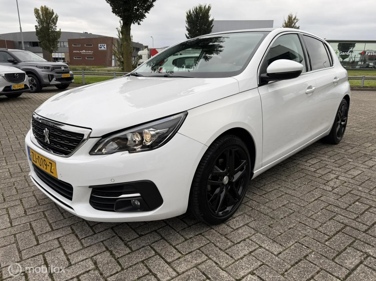 Peugeot 308 (2018) — foto 1