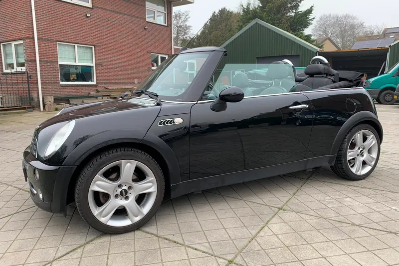 MINI Cabrio (2004)