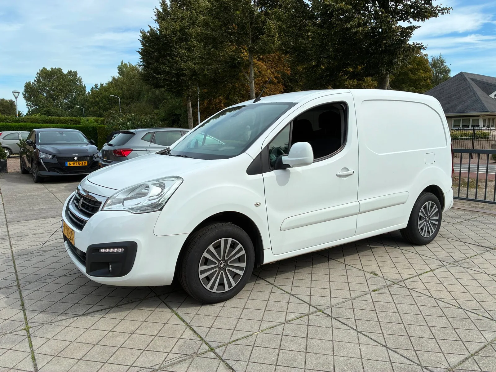 Peugeot Partner (2017) — foto 1