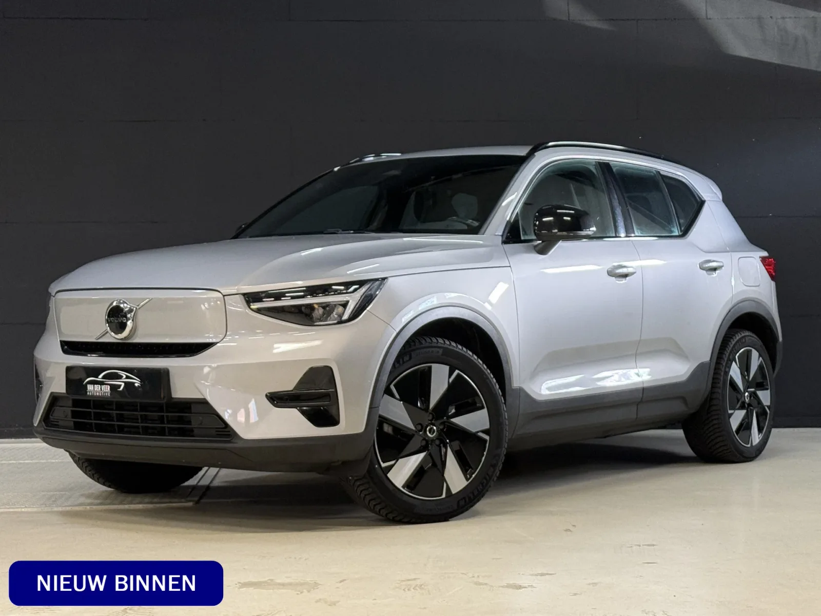 Volvo XC40 (2024) — foto 1