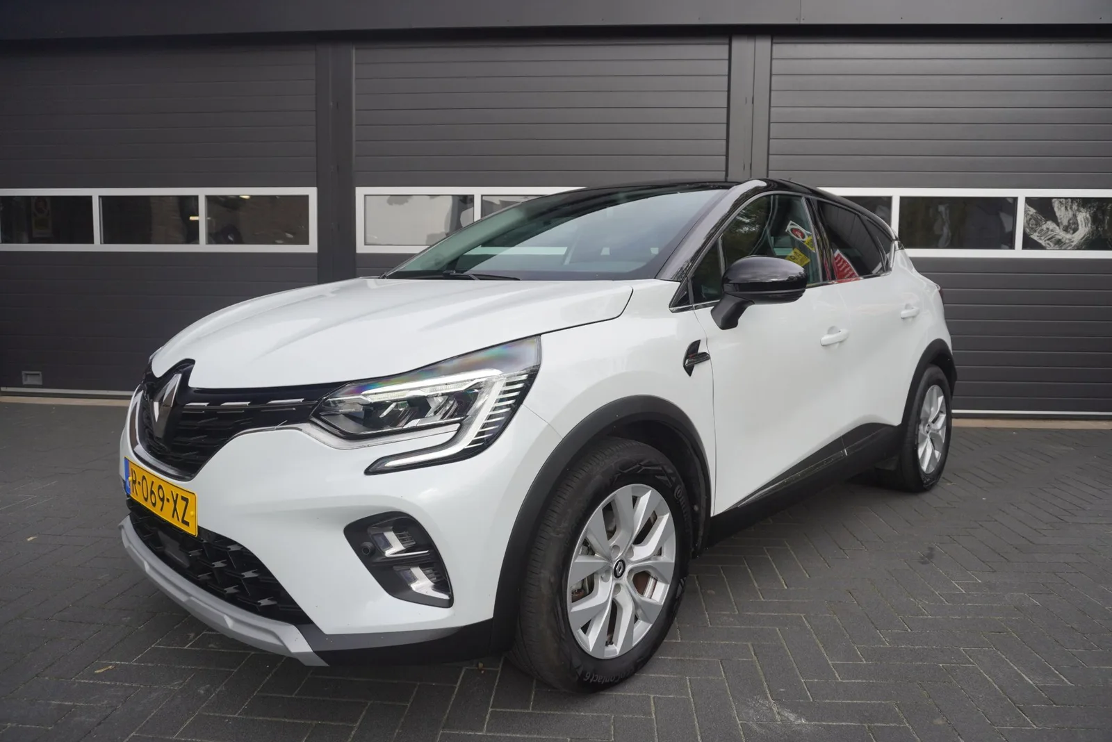 Renault Captur (2022) — foto 1