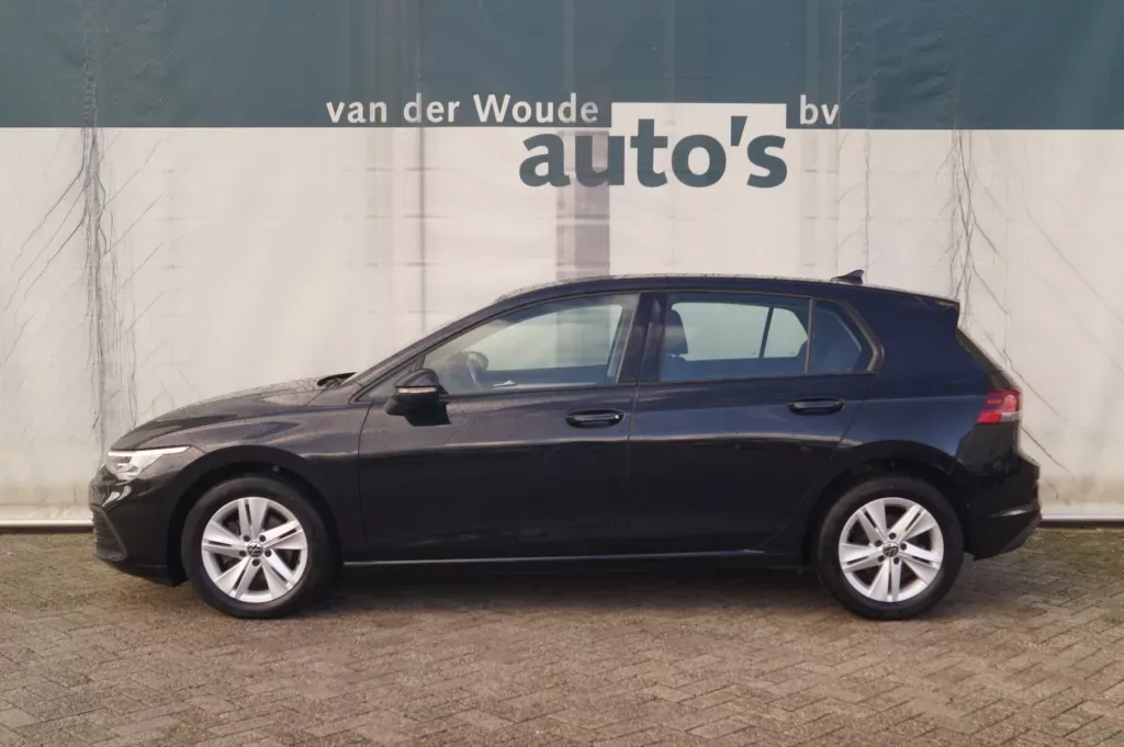 Volkswagen Golf (2022) — foto 1